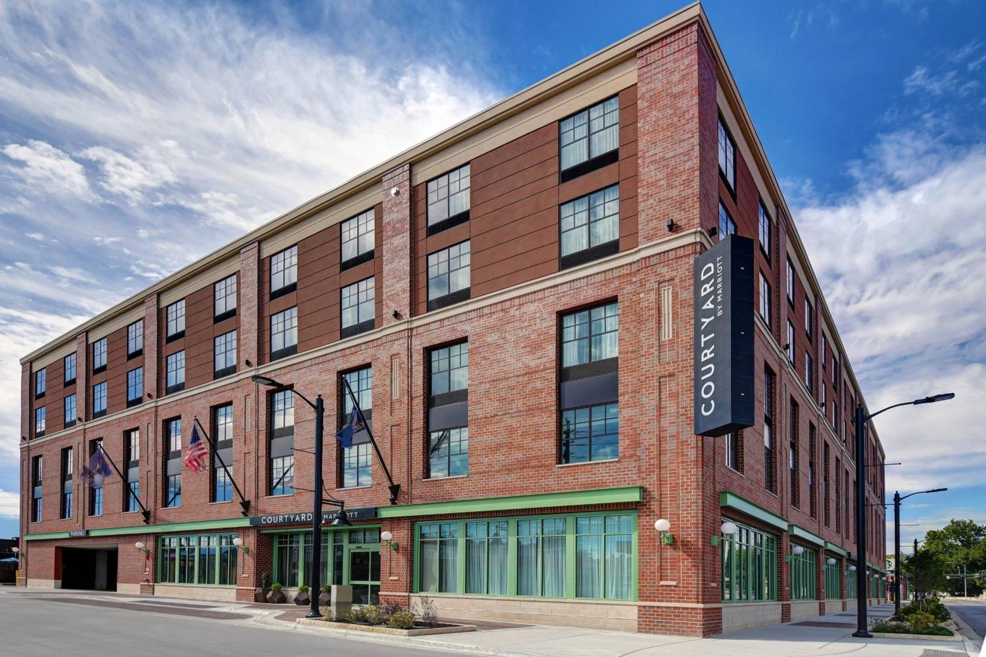Courtyard By Marriott Manhattan Aggieville 外观 照片