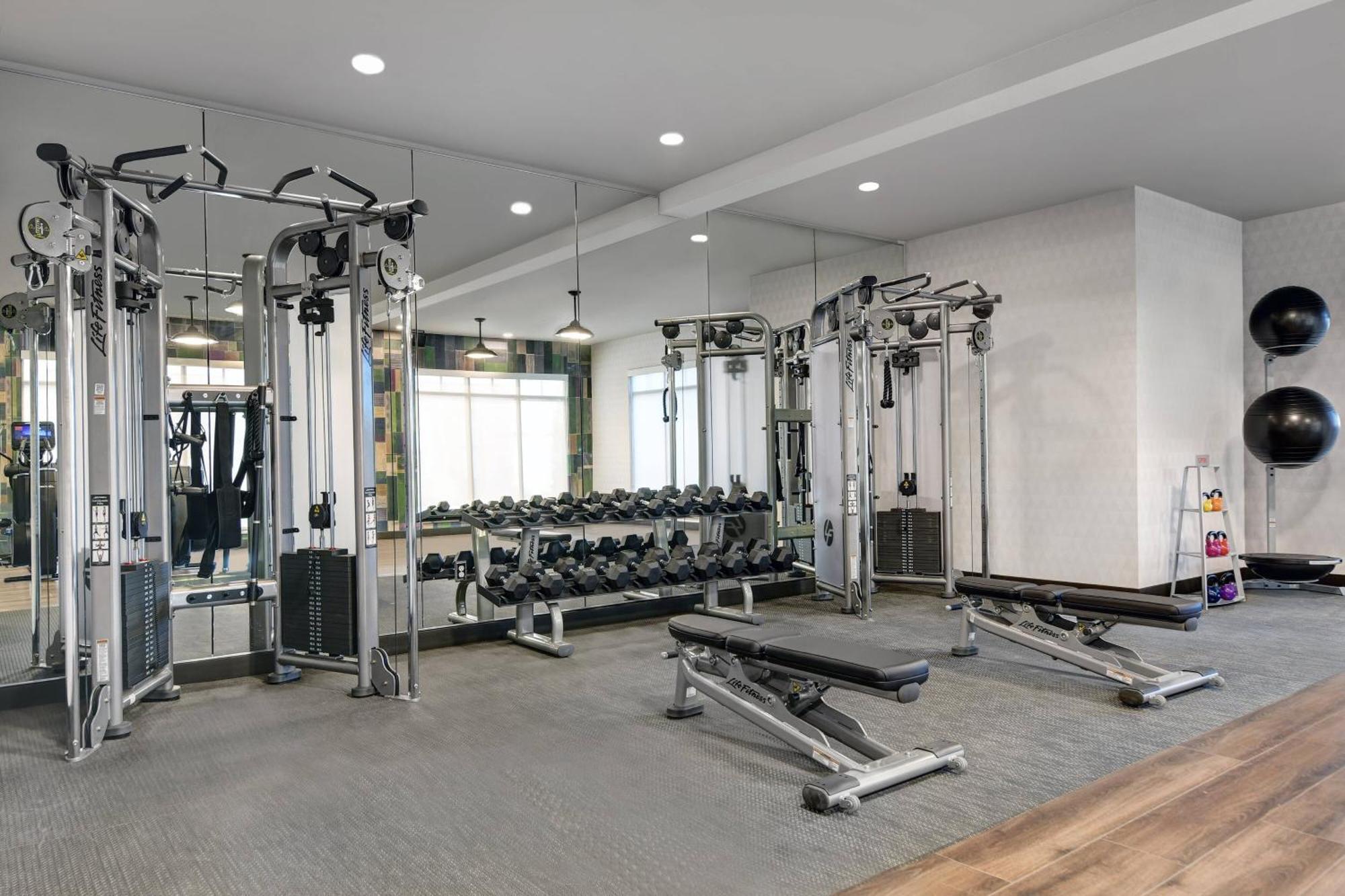 Courtyard By Marriott Manhattan Aggieville 外观 照片