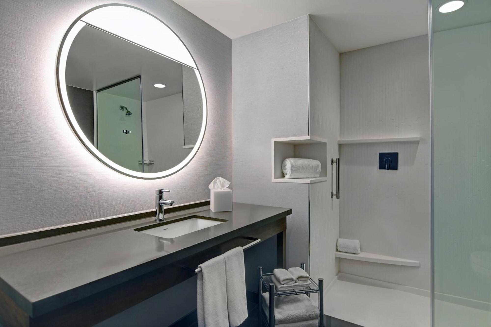 Courtyard By Marriott Manhattan Aggieville 外观 照片