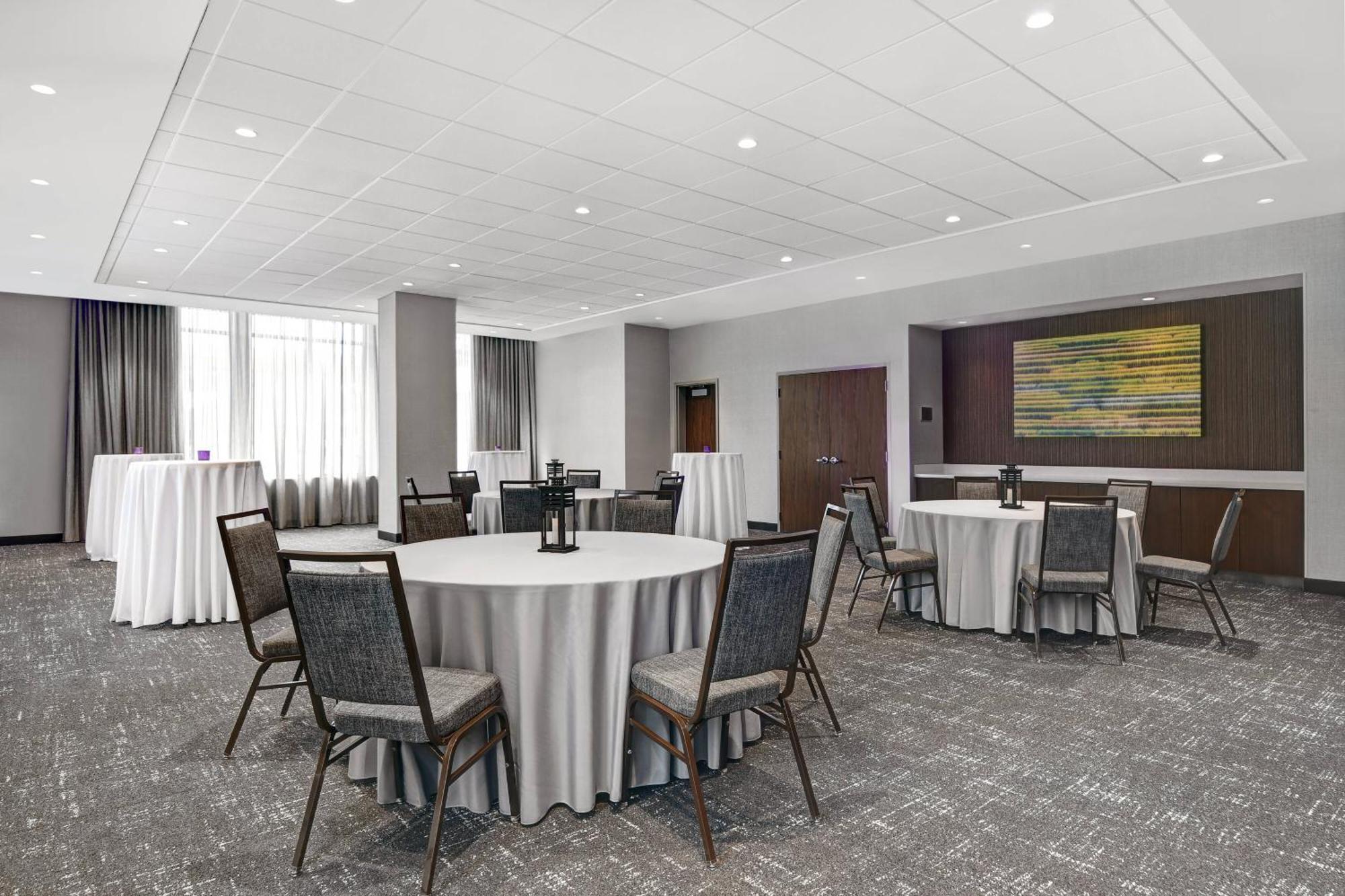 Courtyard By Marriott Manhattan Aggieville 外观 照片