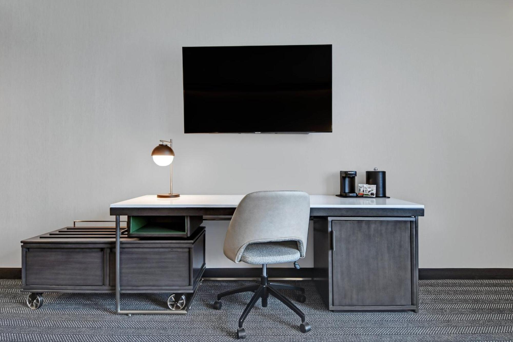 Courtyard By Marriott Manhattan Aggieville 外观 照片