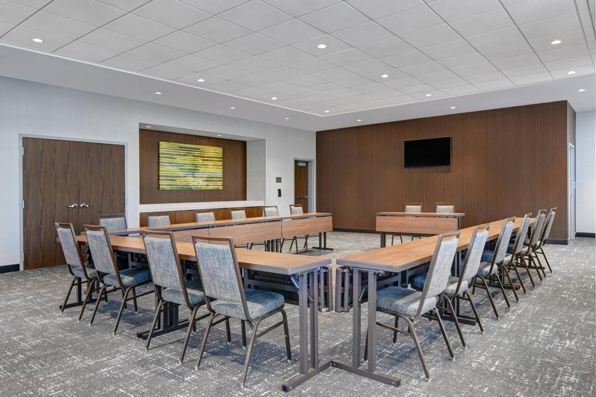 Courtyard By Marriott Manhattan Aggieville 外观 照片