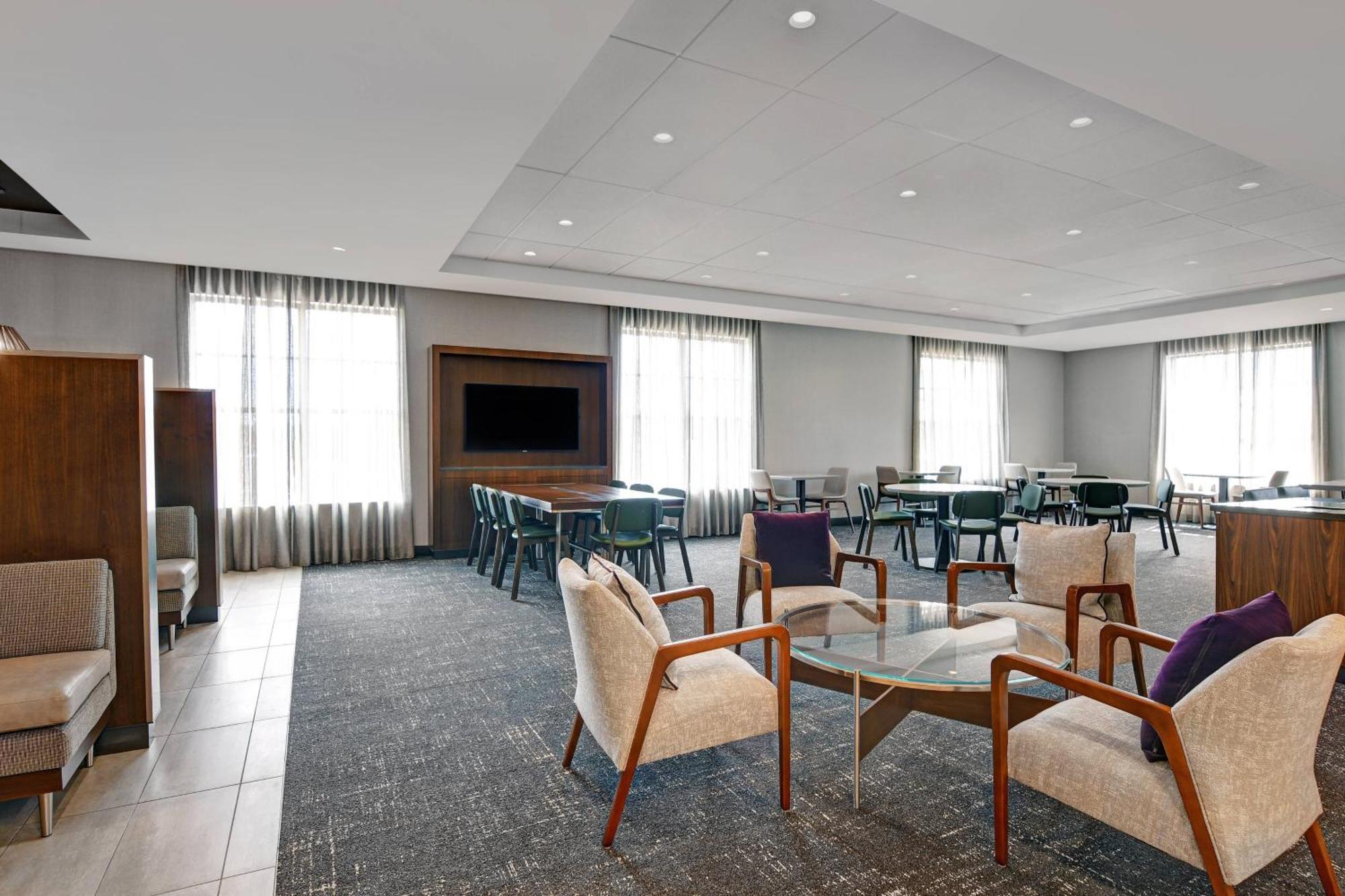 Courtyard By Marriott Manhattan Aggieville 外观 照片