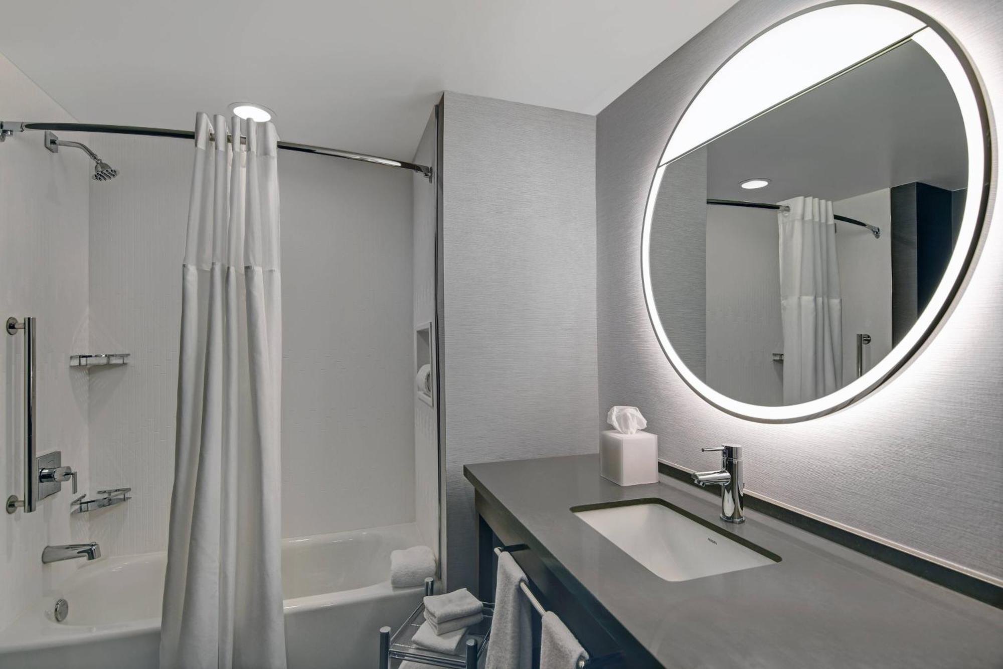 Courtyard By Marriott Manhattan Aggieville 外观 照片