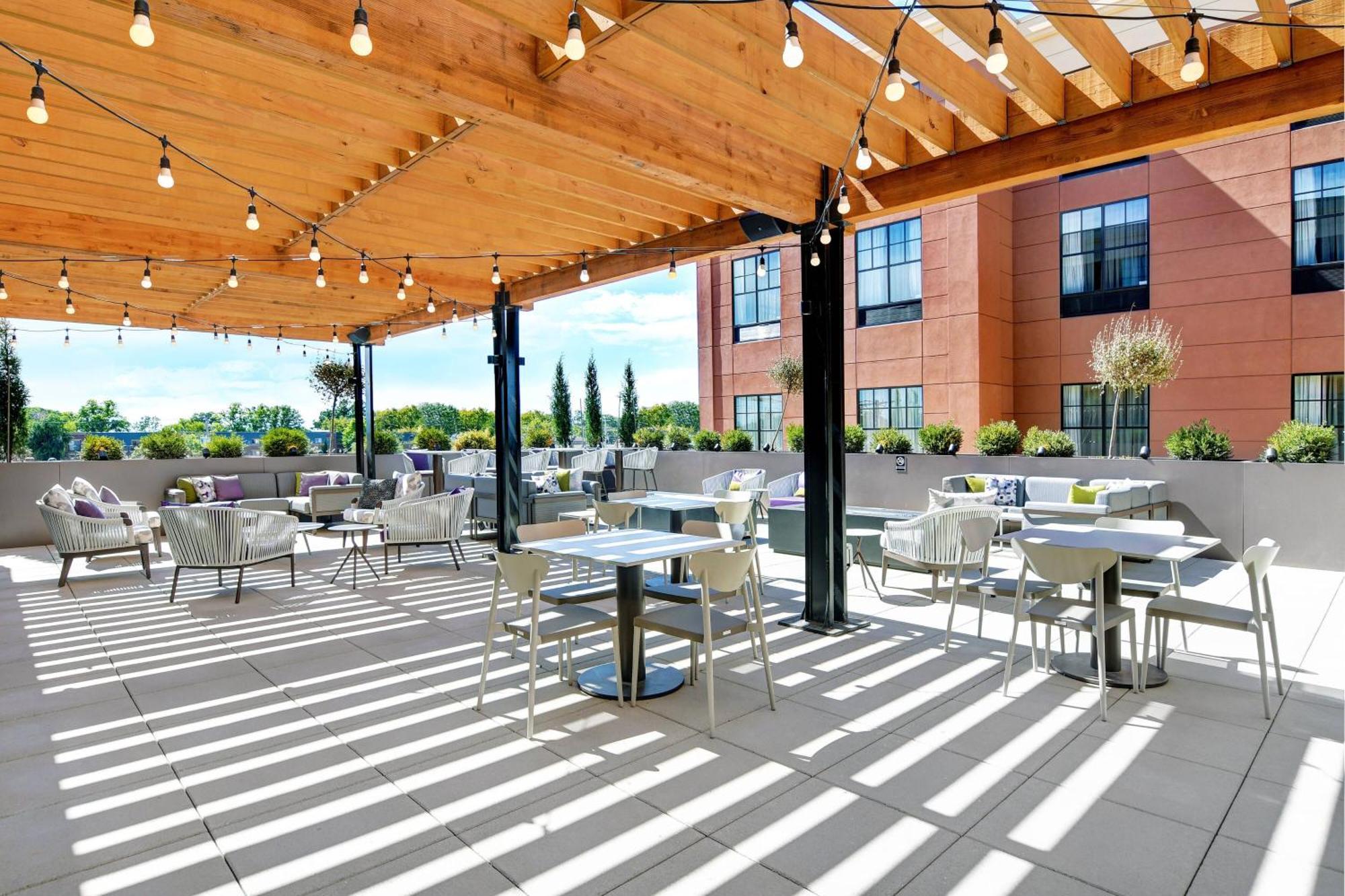 Courtyard By Marriott Manhattan Aggieville 外观 照片