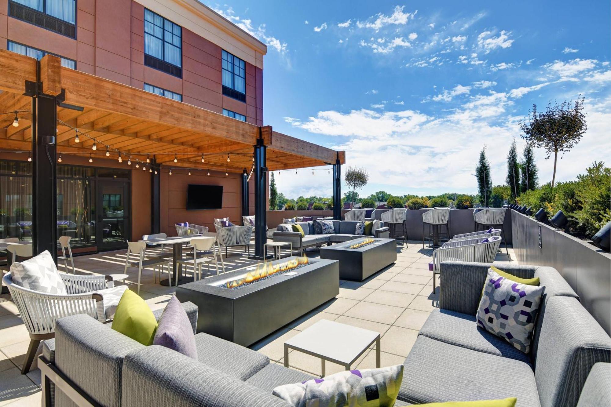 Courtyard By Marriott Manhattan Aggieville 外观 照片
