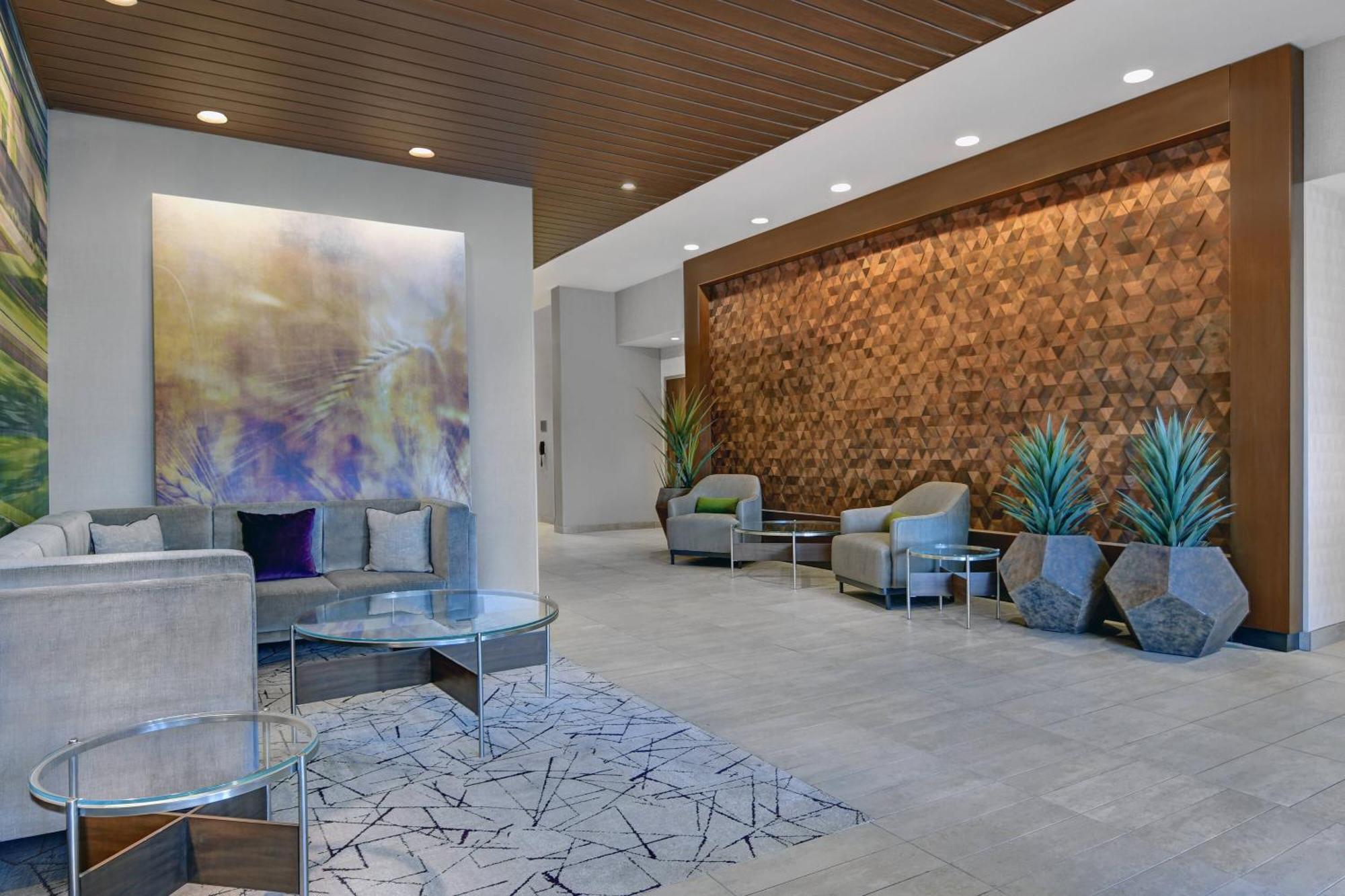 Courtyard By Marriott Manhattan Aggieville 外观 照片