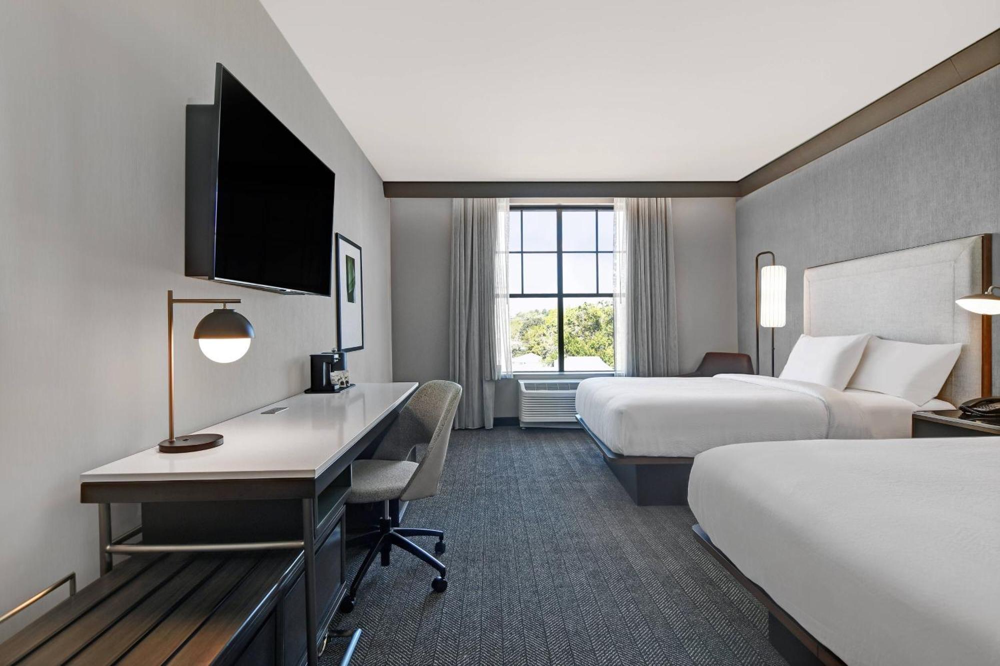Courtyard By Marriott Manhattan Aggieville 外观 照片