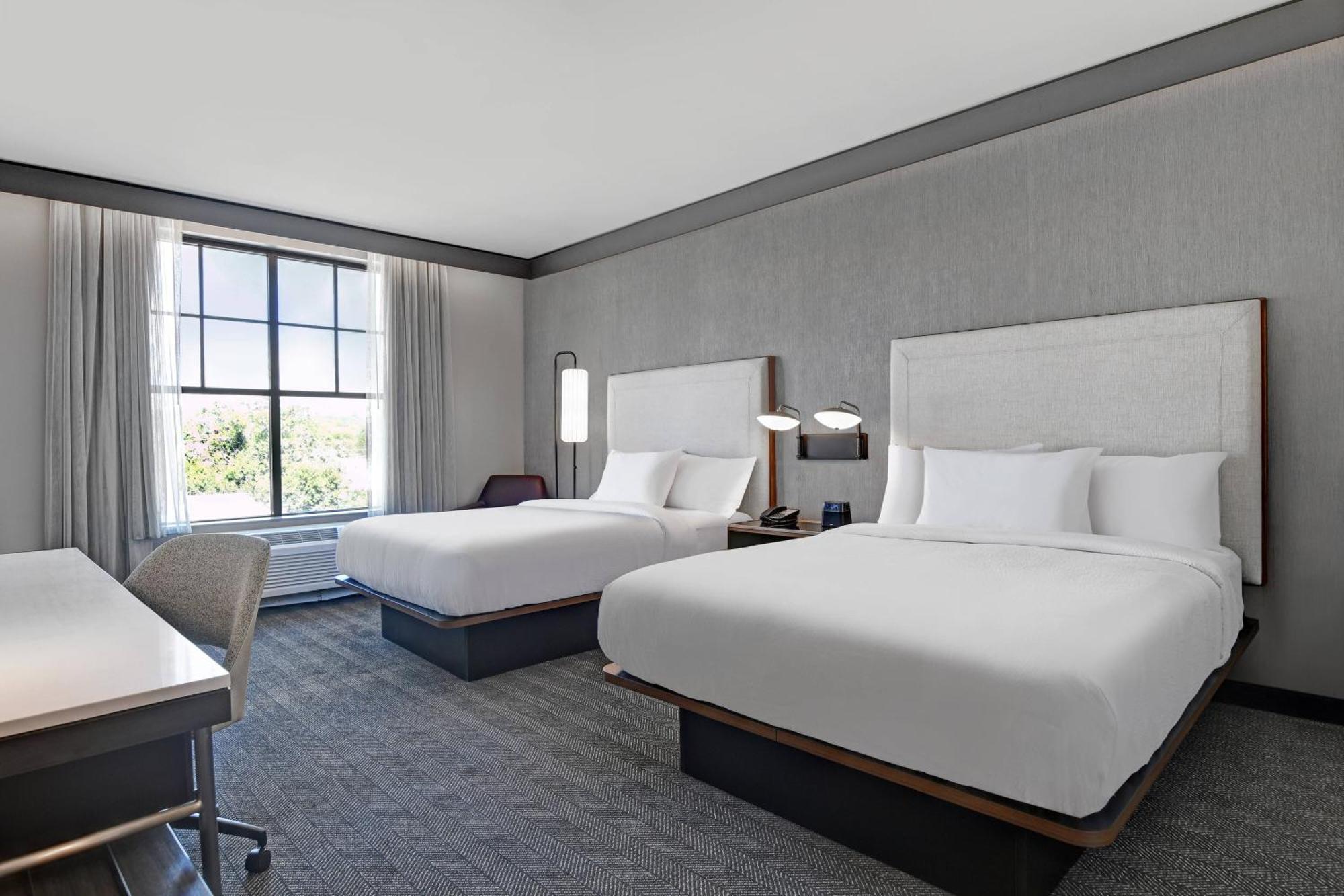 Courtyard By Marriott Manhattan Aggieville 外观 照片