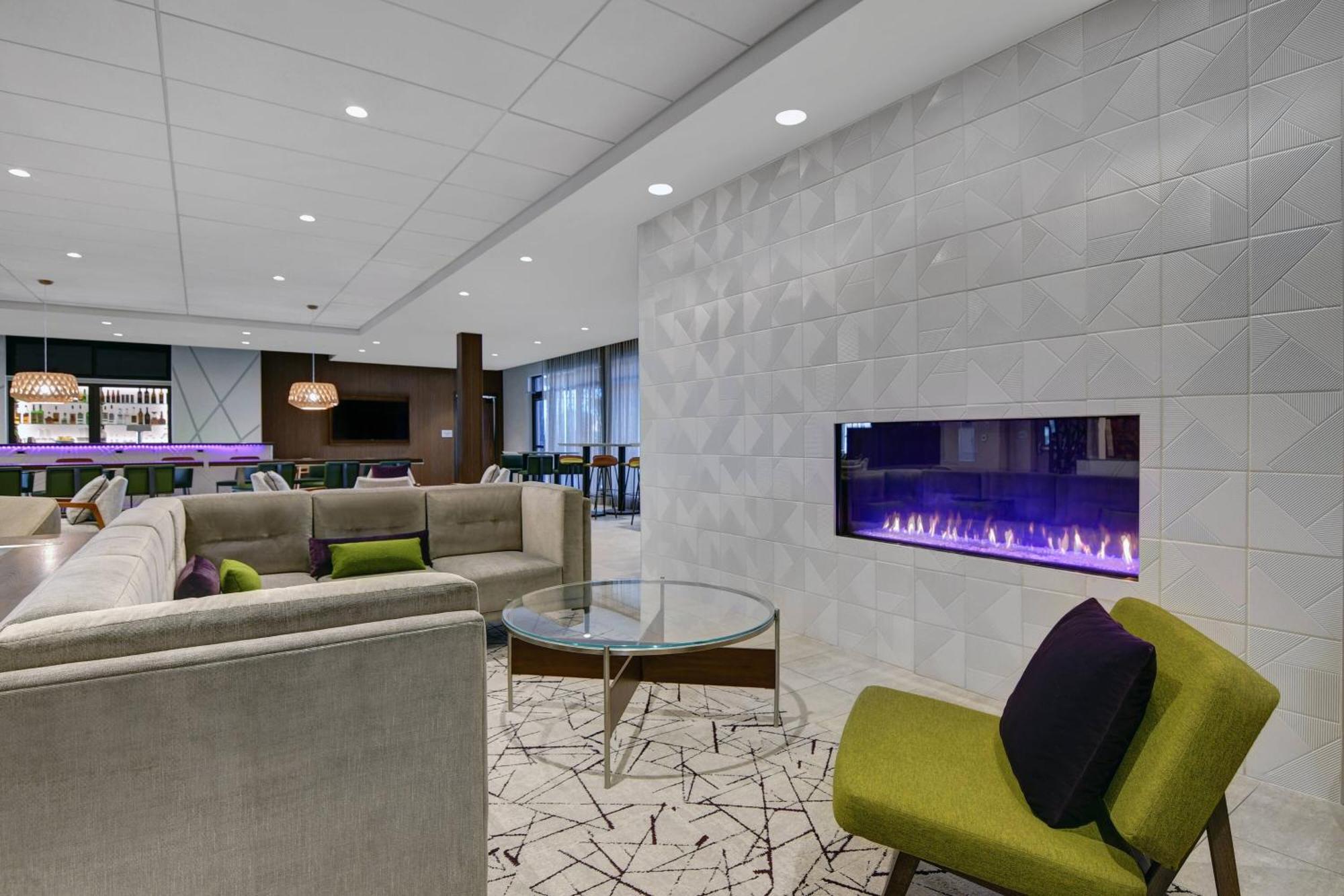 Courtyard By Marriott Manhattan Aggieville 外观 照片
